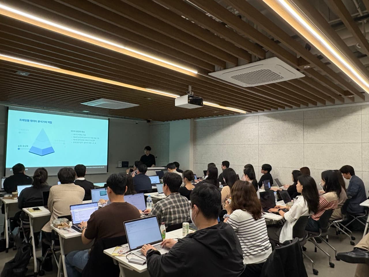 조직의 데이터 환경과 목적에 따른 인사이트 전달 전략